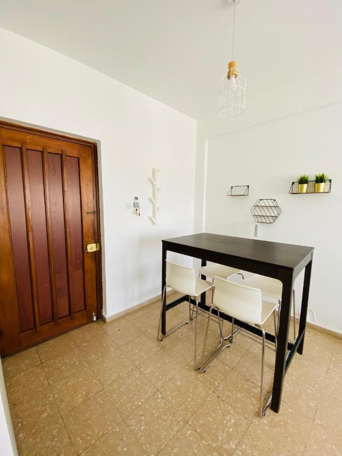 Simple One Bedroom Flat In Engomi Esterno foto
