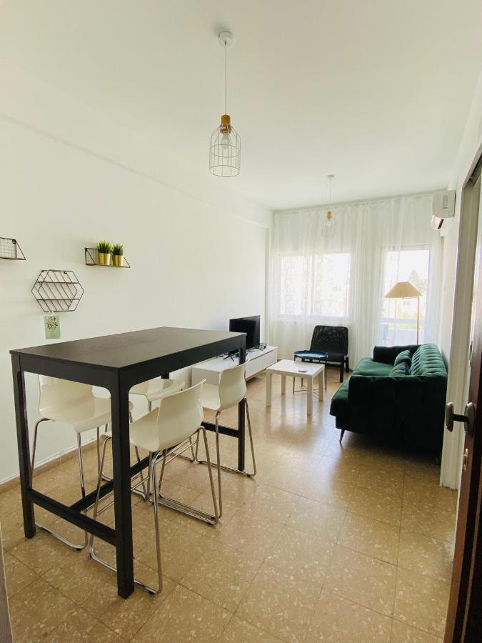 Simple One Bedroom Flat In Engomi Esterno foto