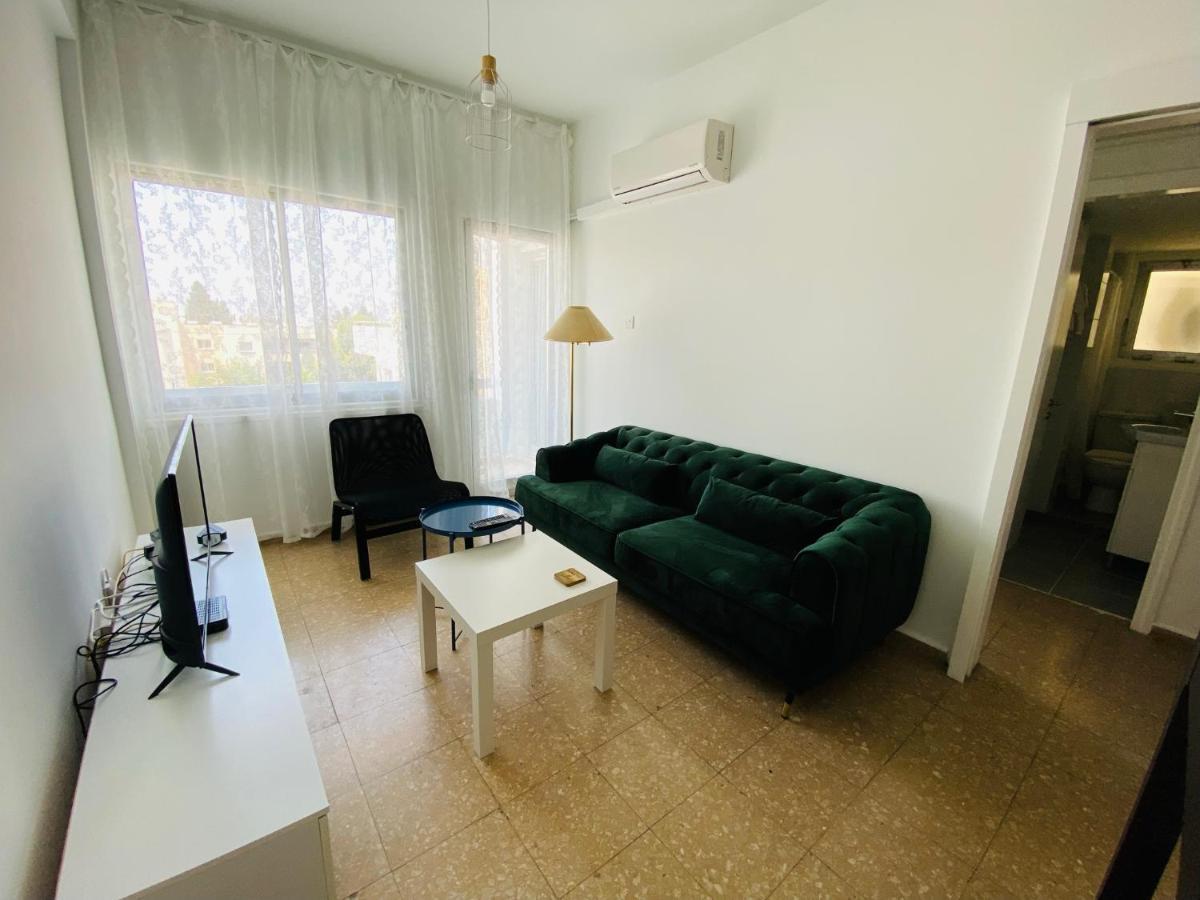 Simple One Bedroom Flat In Engomi Esterno foto